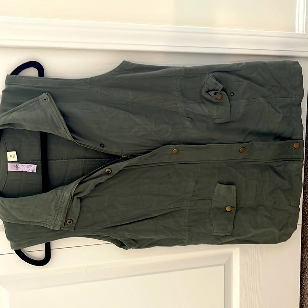 Vest in olive green size medium